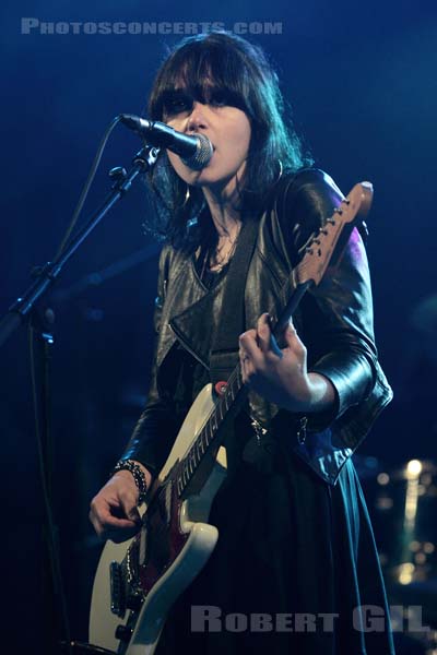 HOWLING BELLS - 2009-08-01 - PAREDES DE COURA (Portugal) - Praia do Tabuao - 